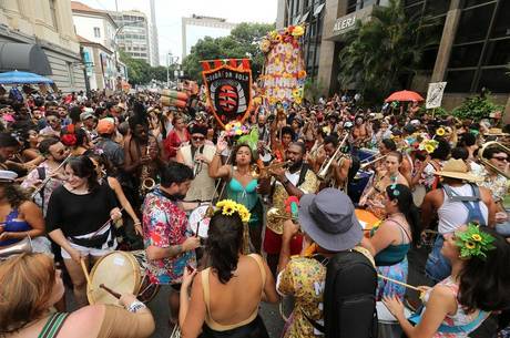 Riotur divulga lista dos blocos de rua do Carnaval 2018 - Notícias