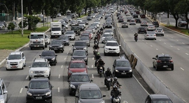 Rodízio e zona azul estão suspensas nesta quinta-feira (18)
