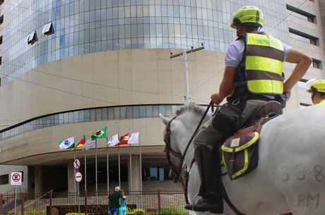 Segurança já foi reforçada nas imediações do TRF-4