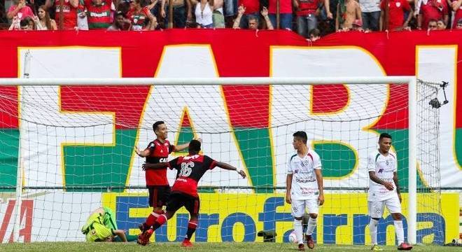 Flamengo e Portuguesa fizeram bom jogo nesta segunda-feira, no Canindé