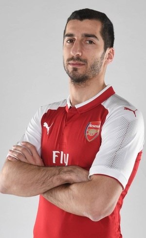 Arsenal apresenta Mkhitaryan e confirma saída de Sanchéz