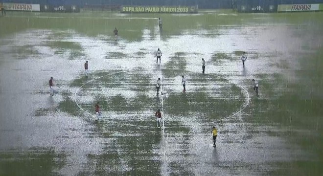 A Arena de Barueri, durante o temporal