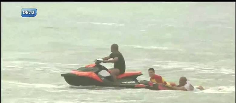 Equipe faz busca por corpos da Praia da Pina, em Recife (PE) Equipe faz busca por corpos da Praia da Pina, em Recife (PE)