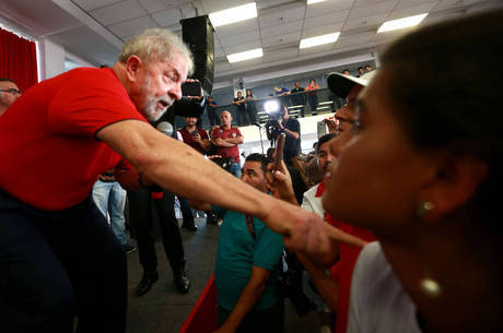 Lula foi confirmado pelo PT como candidato ao Planalto