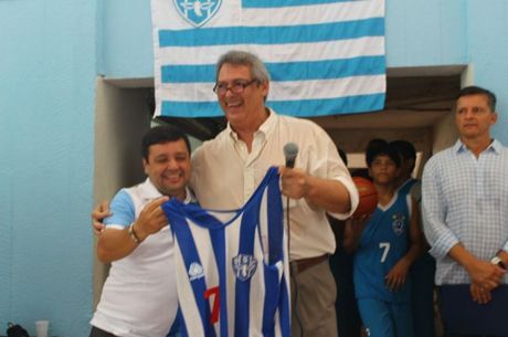 Guy Peixoto recebe homenagem em Belém