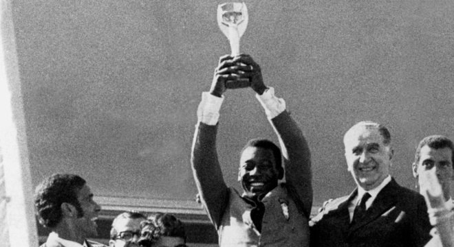 A tradição começou em 1970. Com a Ditadura Militar usando os tricampeões mundiais