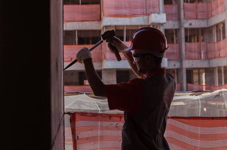Emprego na construção voltou ao patamar de 2010 Emprego na construção voltou ao patamar de 2010