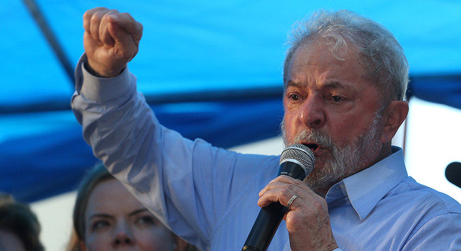 Ex-presidente foi condenado na segunda instância a 12 anos e um mês de prisão