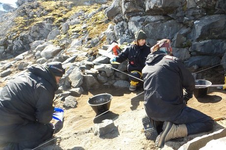 A pesquisa, que já acumula mais de mil itens coletados, é liderada pelo Laboratório de Estudos Antárticos em Ciências Humanas da UFMG