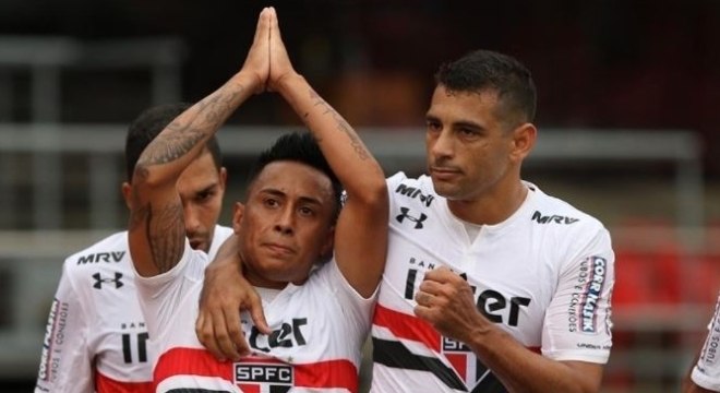 Cueva marcou o segundo gol do São Paulo na vitória sobre o Botafogo