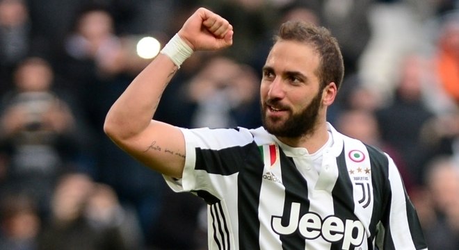 O atacante argentino Gonzalo Higuain marcou três gols na vitória da Juventus sobre o Sassuolo