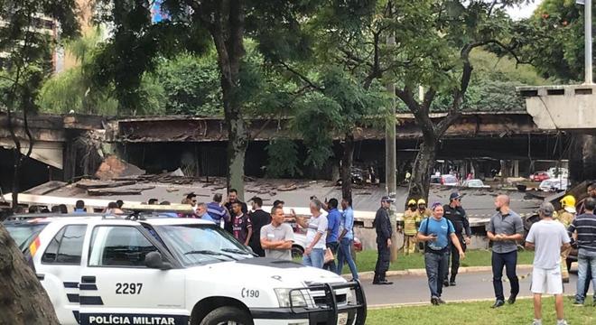 Parte de viaduto desaba na região central de Brasília