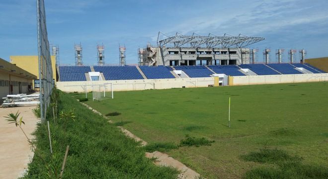Centro de Treinamento abandonado em Cuiabá. Revoltante