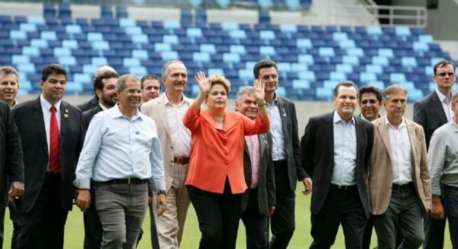 Dilma inaugurou a Arena Pantanal. Autorizou o desperdício de milhões em dinheiro público