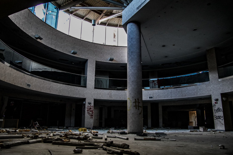 Fotógrafo revela histórias de hospital abandonado - Fotos - R7 Hora 7