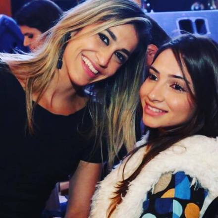 ...Daniele HypÃ³lito tambÃ©m sempre aparece em foto com a amiga desde pequena