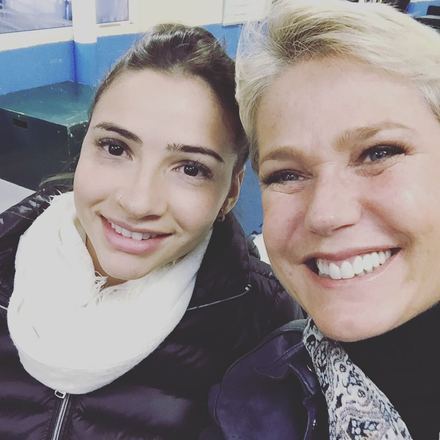 Em suas apariÃ§Ãµes em programas de TV, Lais tieta (e Ã© tietada) pelas apresentadoras. Xuxa, claro, garantiu uma foto com a atleta...