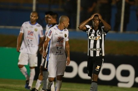 Botafogo levou virada do Aparecidense e está fora
