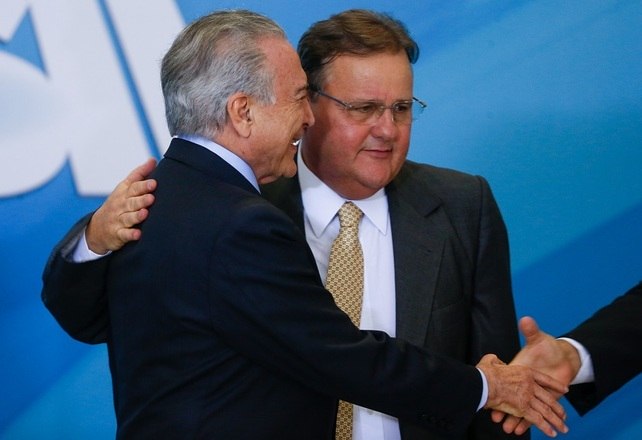 Logo que foi empossado, Temer deu a Geddel Vieira Lima (MDB-BA) o cargo de ministro-chefe da Secretaria de Governo. No entanto, o político se envolveu em uma polêmica envolvendo o então ministro da Cultura, Marcelo Calero, em uma pressão para liberar um empreendimento em Salvador, e renunciou ao cargo, em novembro de 2016