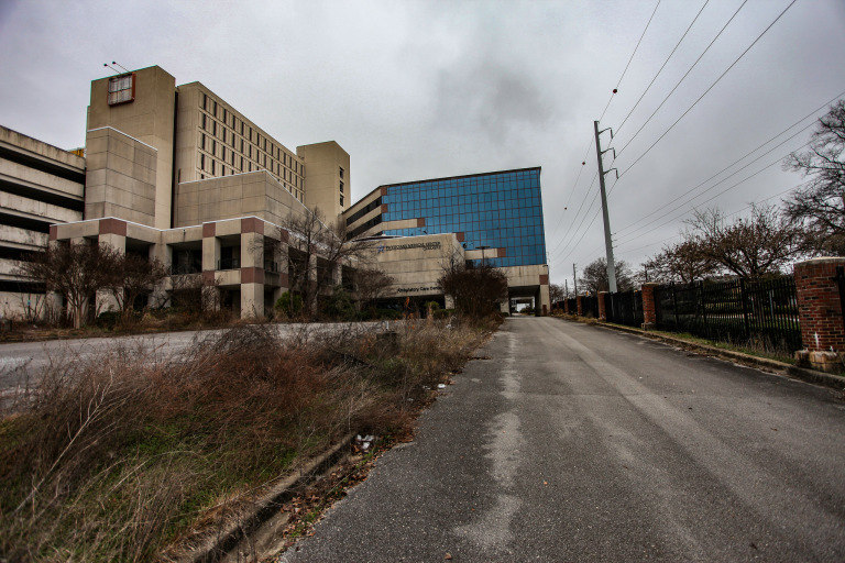 Fotógrafo revela histórias de hospital abandonado - Fotos - R7 Hora 7