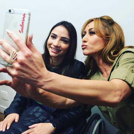 ...Sabrina Sato fez o mesmo e, claro, tambÃ©m garantiu uma foto com Lais