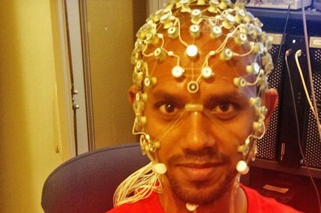 Pesquisador indiano Sridhar Rajan Jagannathan tem emprego incomum: observar as pessoas adormecerem
