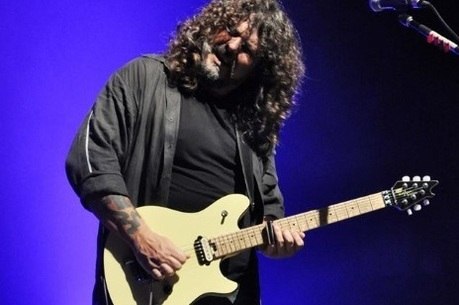Xando Zupo e a guitarra da linha EVH
