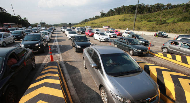 Rodovia Imigrantes apresenta congestionamento no sentido litoral Rodovia Imigrantes apresenta congestionamento no sentido litoral