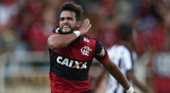 Henrique Dourado, o 'Ceifador', fez seu tradicional gesto na vitória do Flamengo