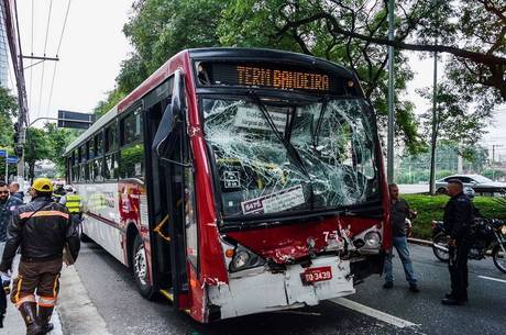 Acidente aconteceu na manhã desta quarta-feira Acidente aconteceu na manhã desta quarta-feira