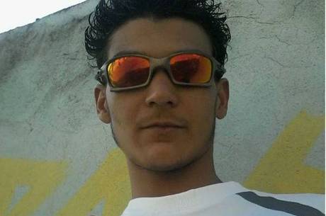 Dener voltava de uma festa de pré-carnaval