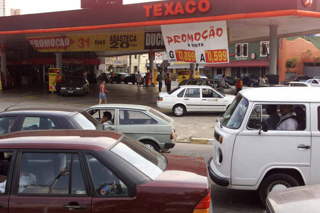 A distribuidora de combustíveis Texaco foi comprada pela Ultrapar, dona dos postos Ipiranga, em um negócio de R$ 1,1 bilhão, em 2008. A bandeira dos cerca de 2.000 postos foi substituída 
