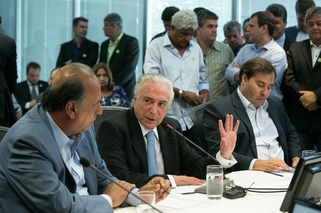 Temer se reuniu com autoridades no Palácio Guanabara