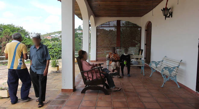 Chácara que servia de abrigo clandestino de idosos; local não tinha alvará Chácara que servia de abrigo clandestino de idosos; local não tinha alvará