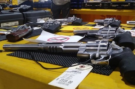 Armas expostas na feira da Flórida