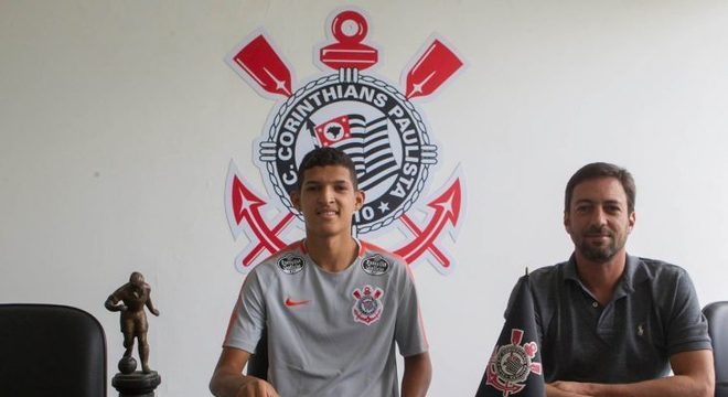 Após Matheus, Corinthians mira outras apostas; destaque do Vitória foi procurado