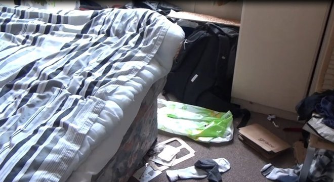Imagens do quarto do professor foram divulgadas revelando ambiente caótico em que vivia, segundo investigadores