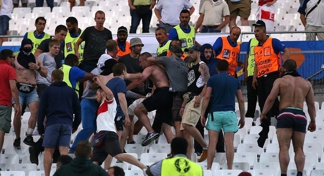 Briga entre ingleses e russos durante Eurocopa de 2016