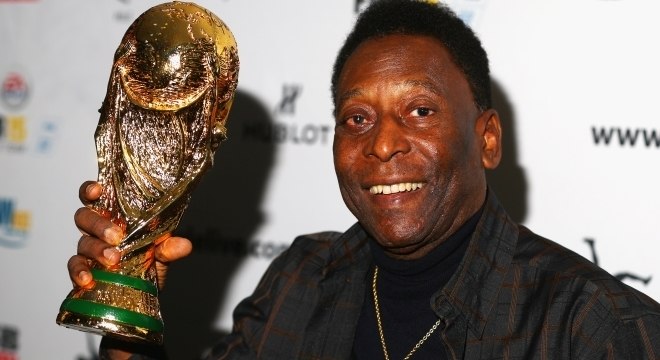 Neymar é a peça chave da seleção e o melhor jogador do mundo', afirma Pelé