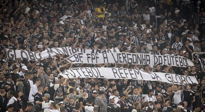 Os torcedores já cansaram do monopólio do futebol pela Globo