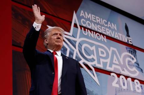 Trump disse que policial da Flórida pode ser sido 'covarde' Trump disse que policial da Flórida pode ser sido 'covarde'