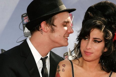 Além do pedido de emprego do criador do iPhone, também será leiloada uma carta de amor da cantora Amy Winehouse, morta em 2011, ao marido Blake Fielder-Civil