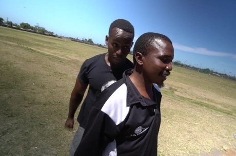 Mamba-Negra dá aulas de defesa pessoal para cegos