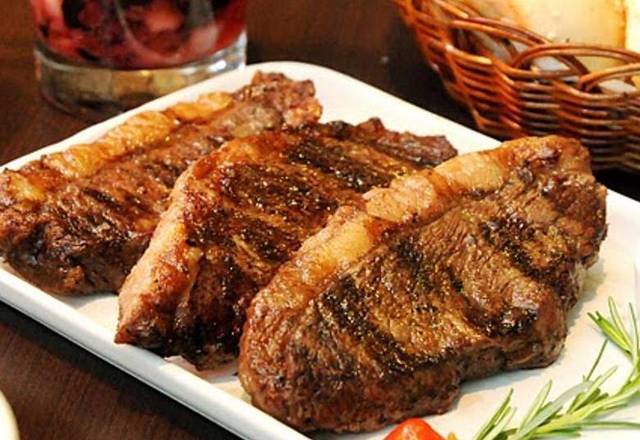 Quando o assunto é colesterol, surgem muitas dúvidas. Ovos, carne vermelha e manteiga são permitidos? Será que eles são inimigos da boa saúde? O Domingo Espetacular revela quais alimentos devem ser evitados e quais guardam apenas mitos