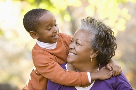 Crianças precisam de suas avós tanto quanto dos pais para crescerem felizes