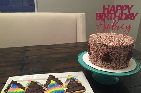 Menina de três anos pede para mãe uma festa de aniversário com o tema cocô 