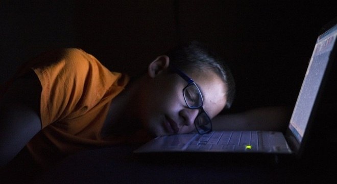 Especialistas recomendam norma de duas horas por dia em frente à tela