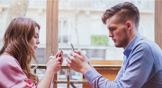 Olhar telas de aparelhos por tempo demais pode afetar os olhos