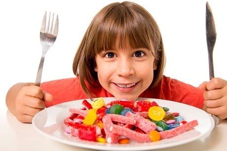 Açúcar não é sinônimo de amor. Evite dar doces para seu filho!