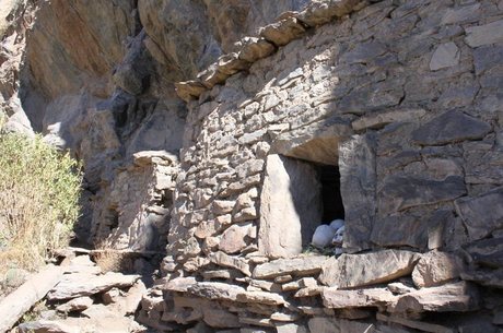 O estudo publicado na Current Anthropology envolveu a análise de centenas de restos de ossos humanos de túmulos no Vale do Colca
